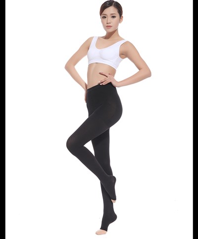 Stocaí Brú Leighis Jumpsuit den Chéad Scoth